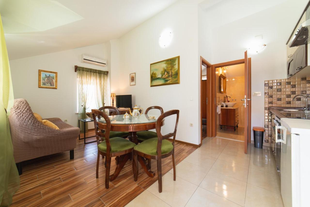 Apartments Villa Mira Kaštela エクステリア 写真