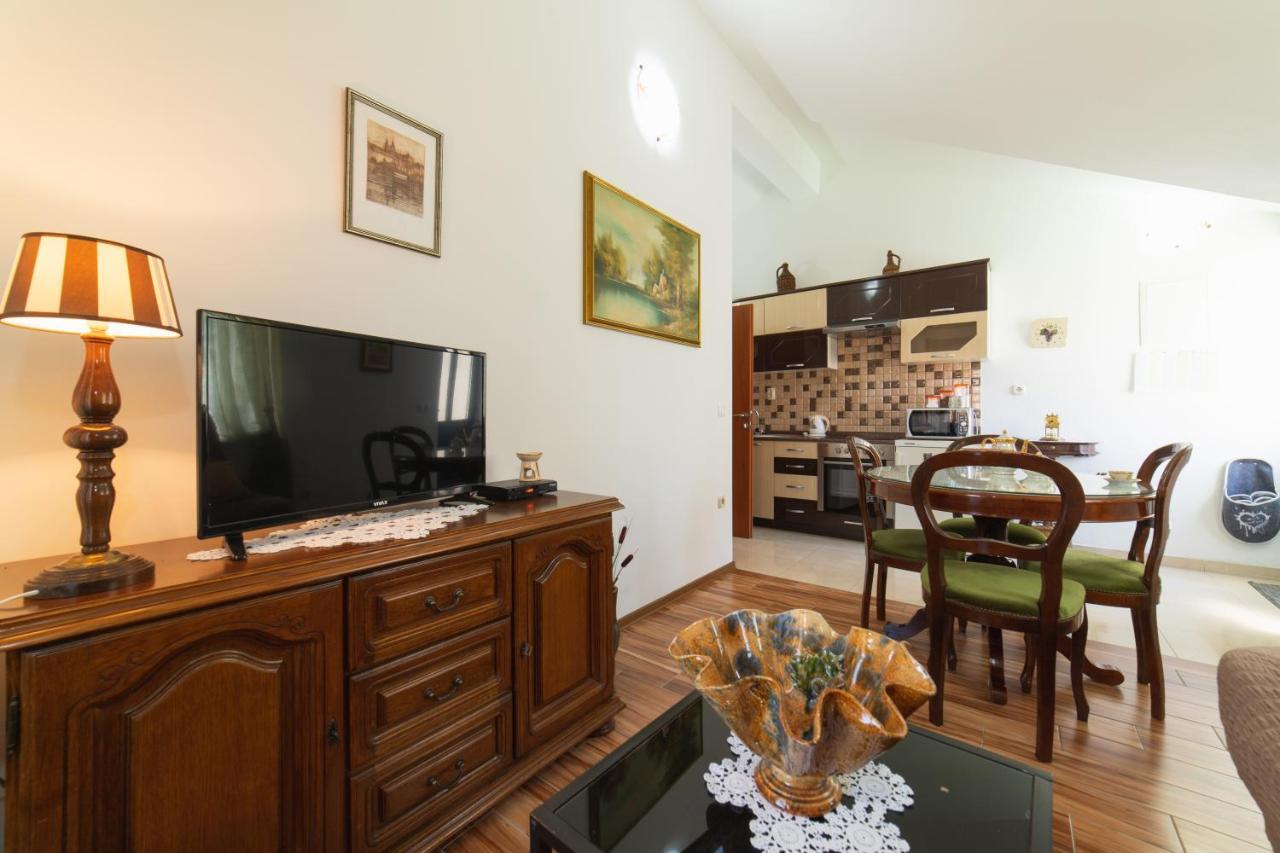 Apartments Villa Mira Kaštela エクステリア 写真
