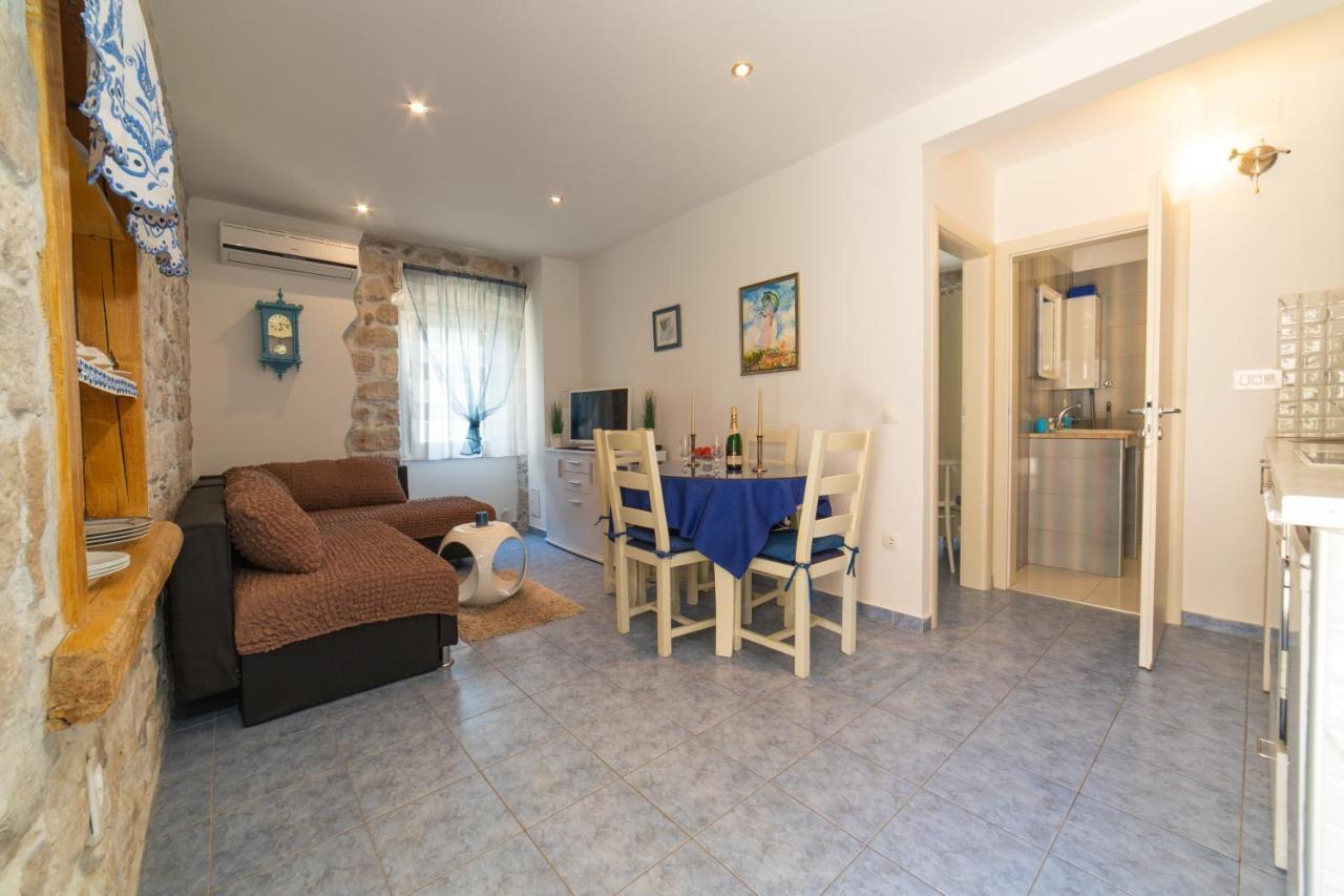 Apartments Villa Mira Kaštela エクステリア 写真